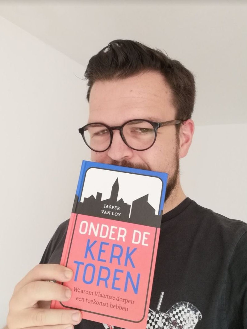Onder de kerktoren